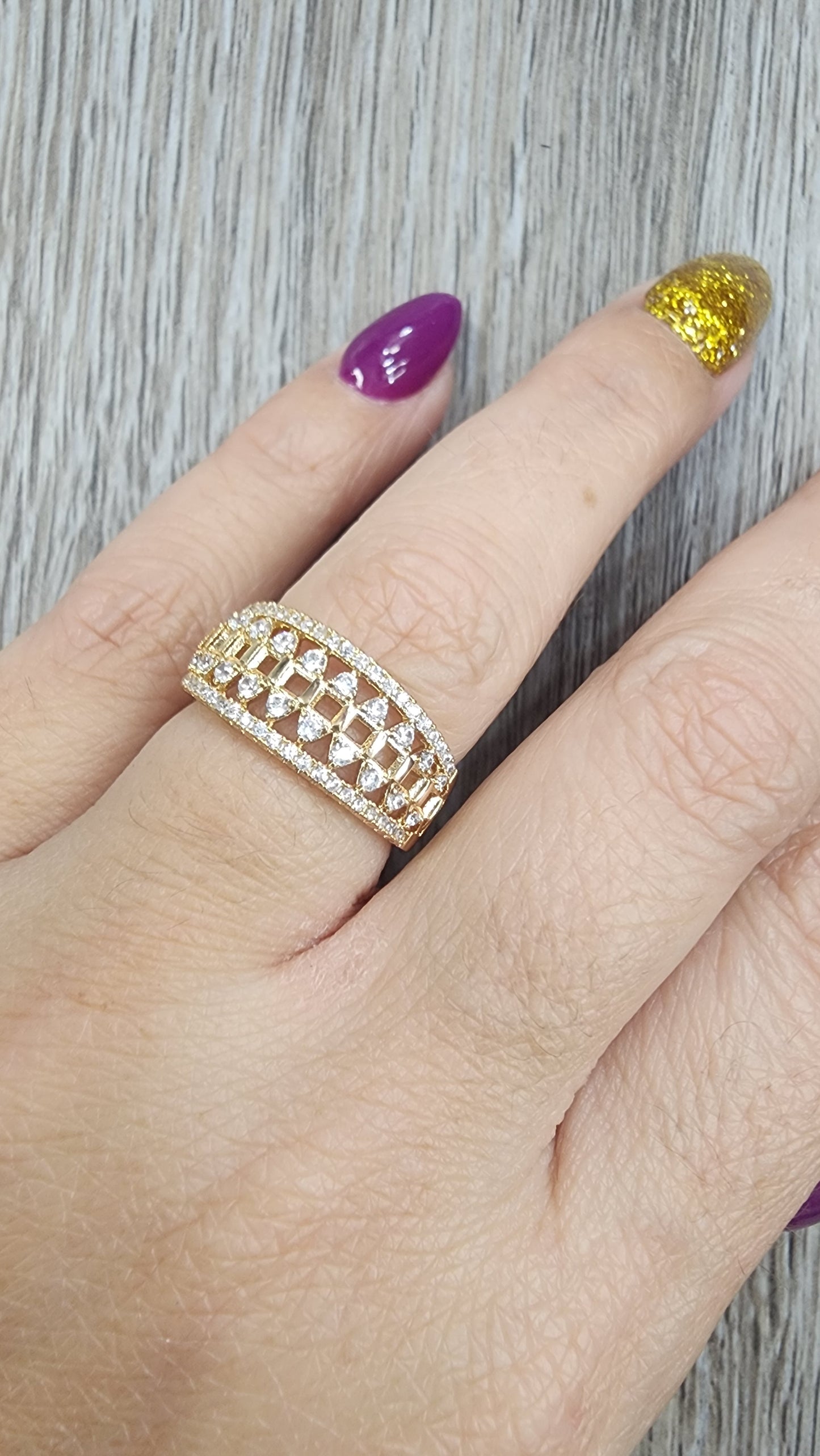 Queen Ring size 7 (Oro Laminado)