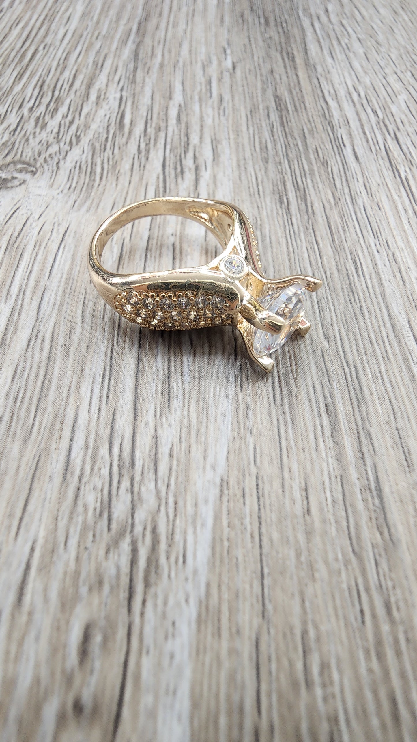 Anillo Extravagante size 7 (Oro Laminado)