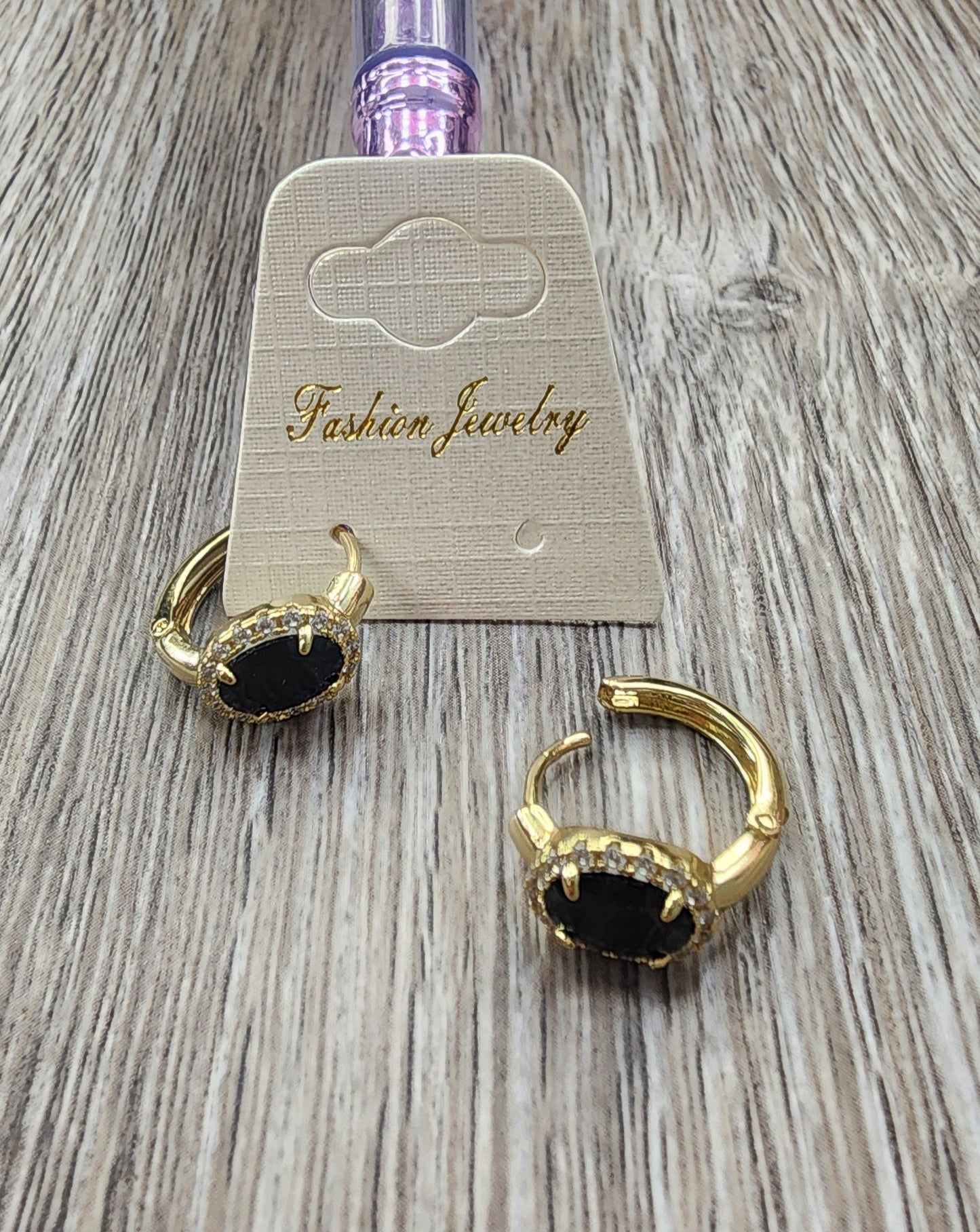 Nuevas! Onyx Mini Earrings (Oro Laminado XP)